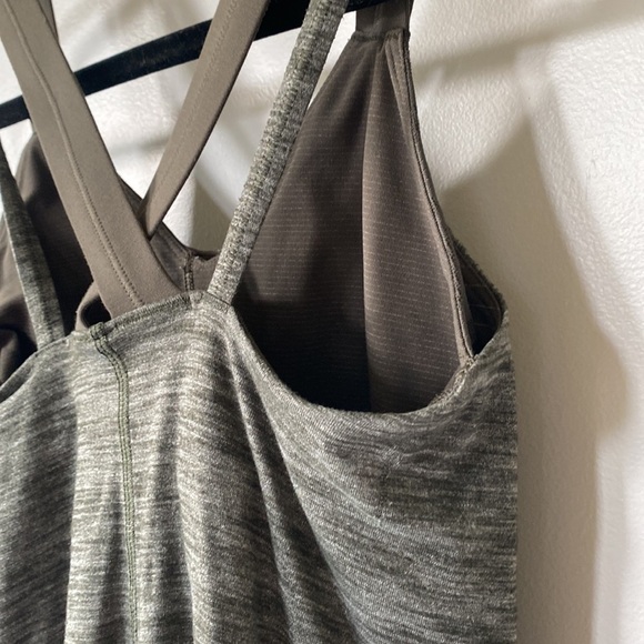 LULULEMON Run for Gold Tank Top Gator Green Sz 4 - Picture 13 of 14